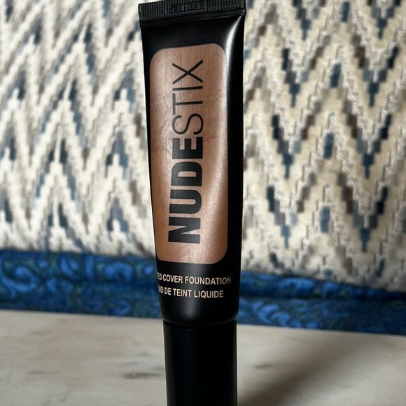 NUDE 8 - TINTED COVER LIQUID FOUNDATION - Picture 1 of 5